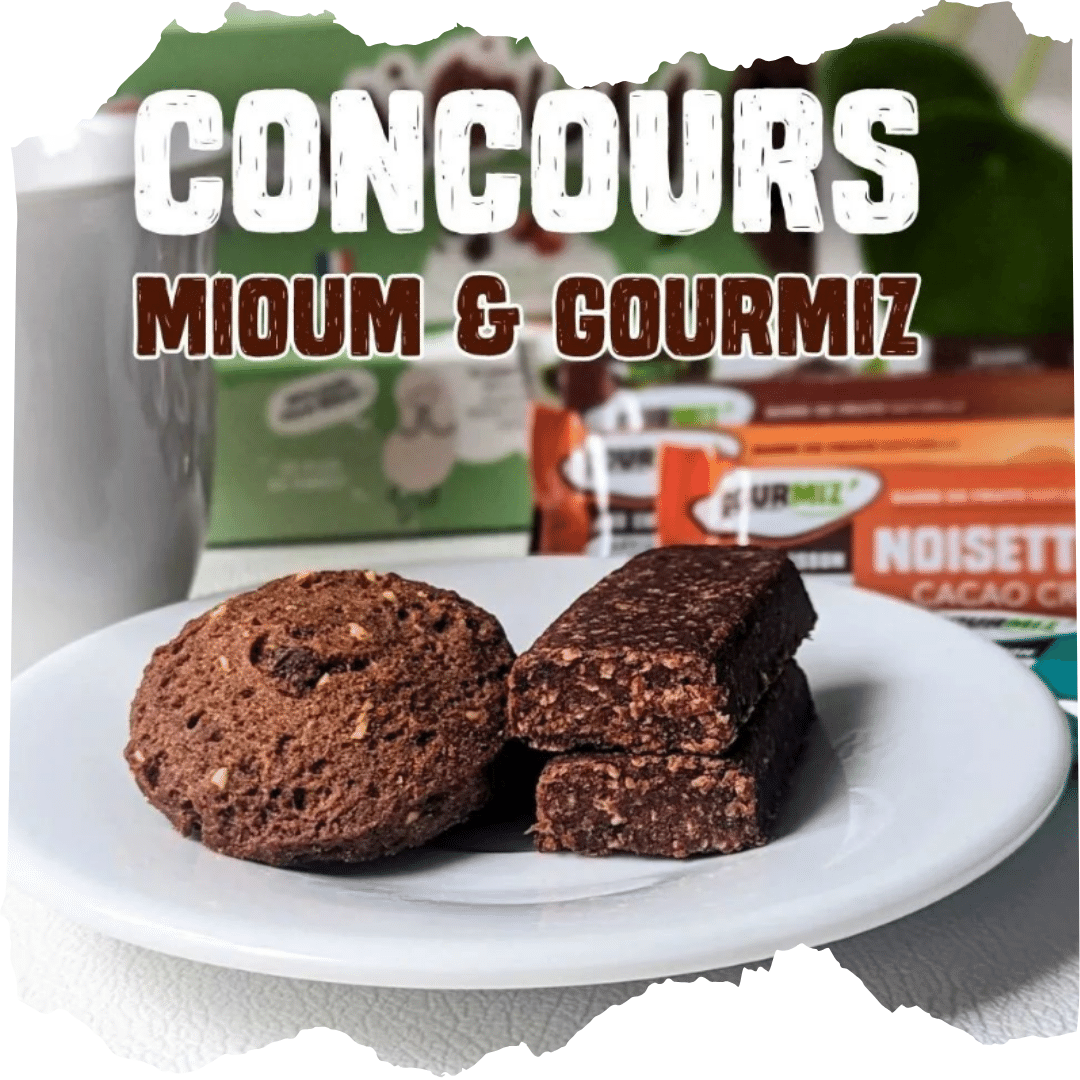 Des cookies Mioum et des barres énergétiques Gourmiz' dans une assiette